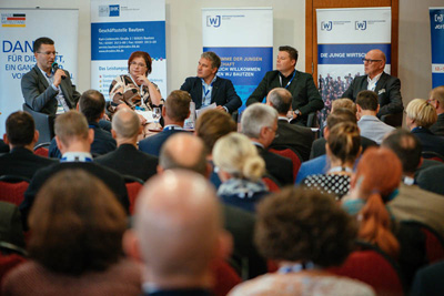 Podiumsdiskussion mit Unternehmern aus der Region - Bild Marcel SchrÃ¶der